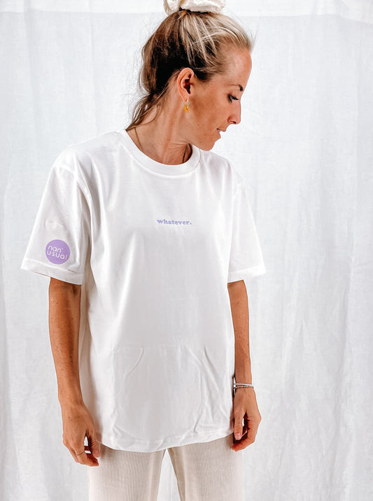 Unisex Relaxed T-Shirt “whatever.” (Print ist Lila)