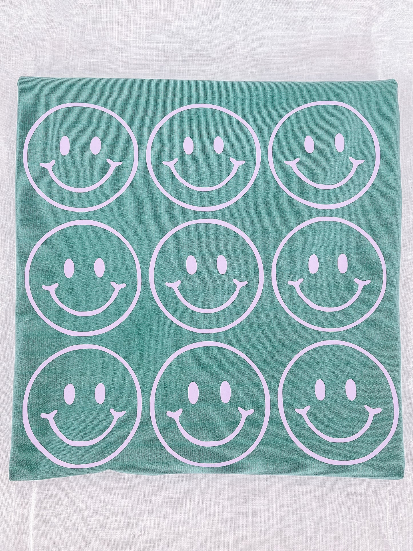 Unisex T-Shirt “Smiley” (Print ist Lila)