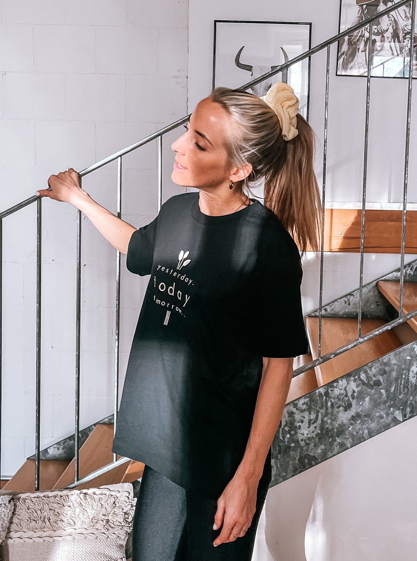 Unisex Relaxed T-Shirt “today” (beiger Print)