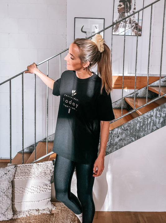 Unisex Relaxed T-Shirt “today” (beiger Print)