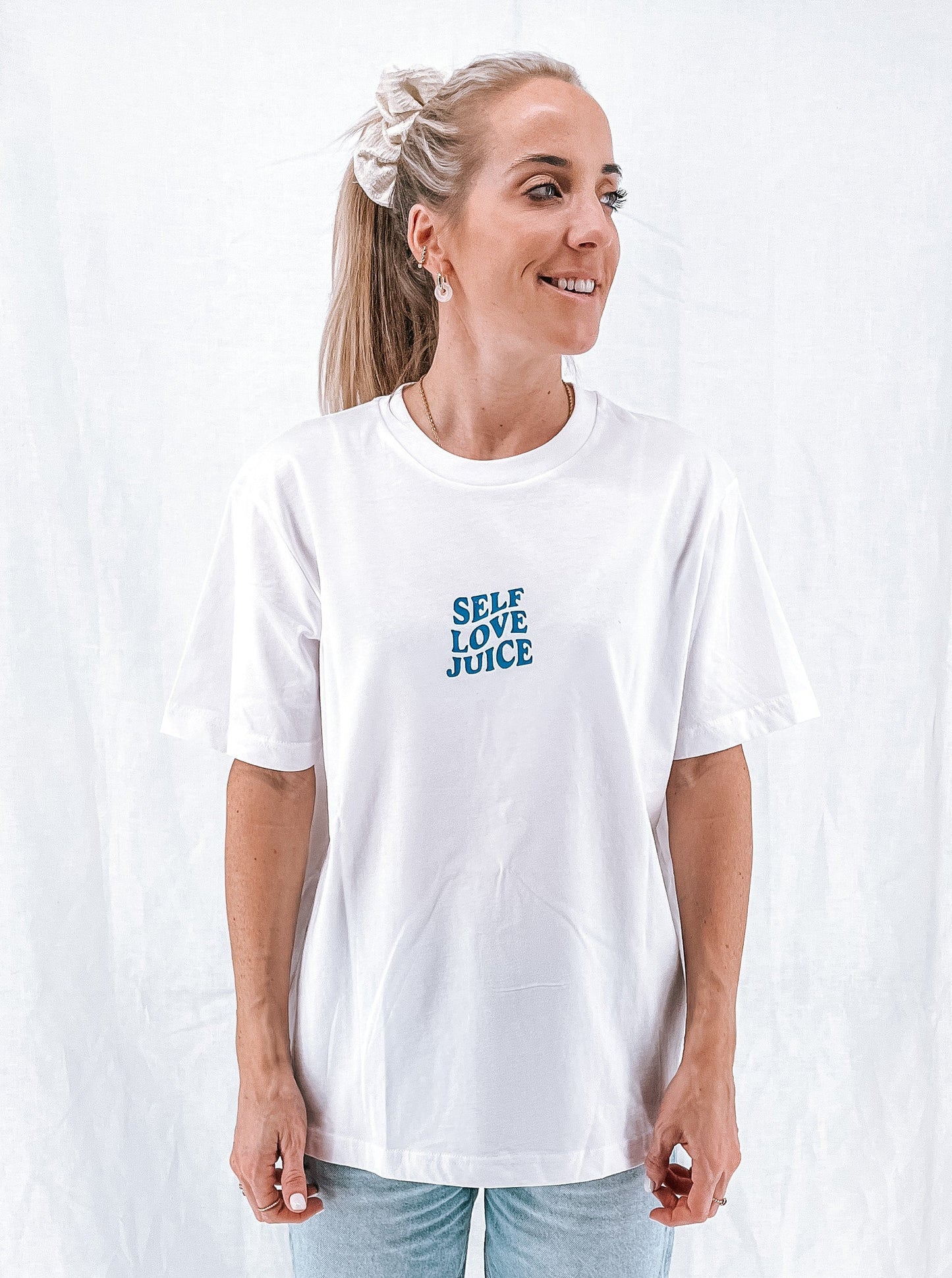 Unisex Relaxed T-Shirt “self love juice” (Print ist Blau)