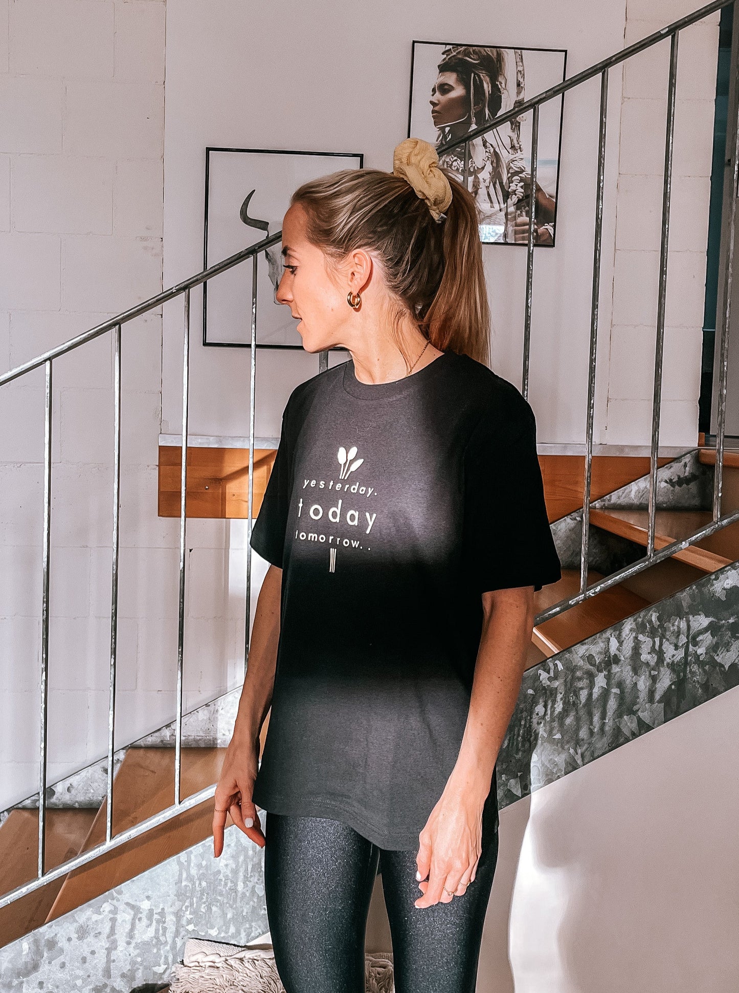 Unisex Relaxed T-Shirt “today” (beiger Print)
