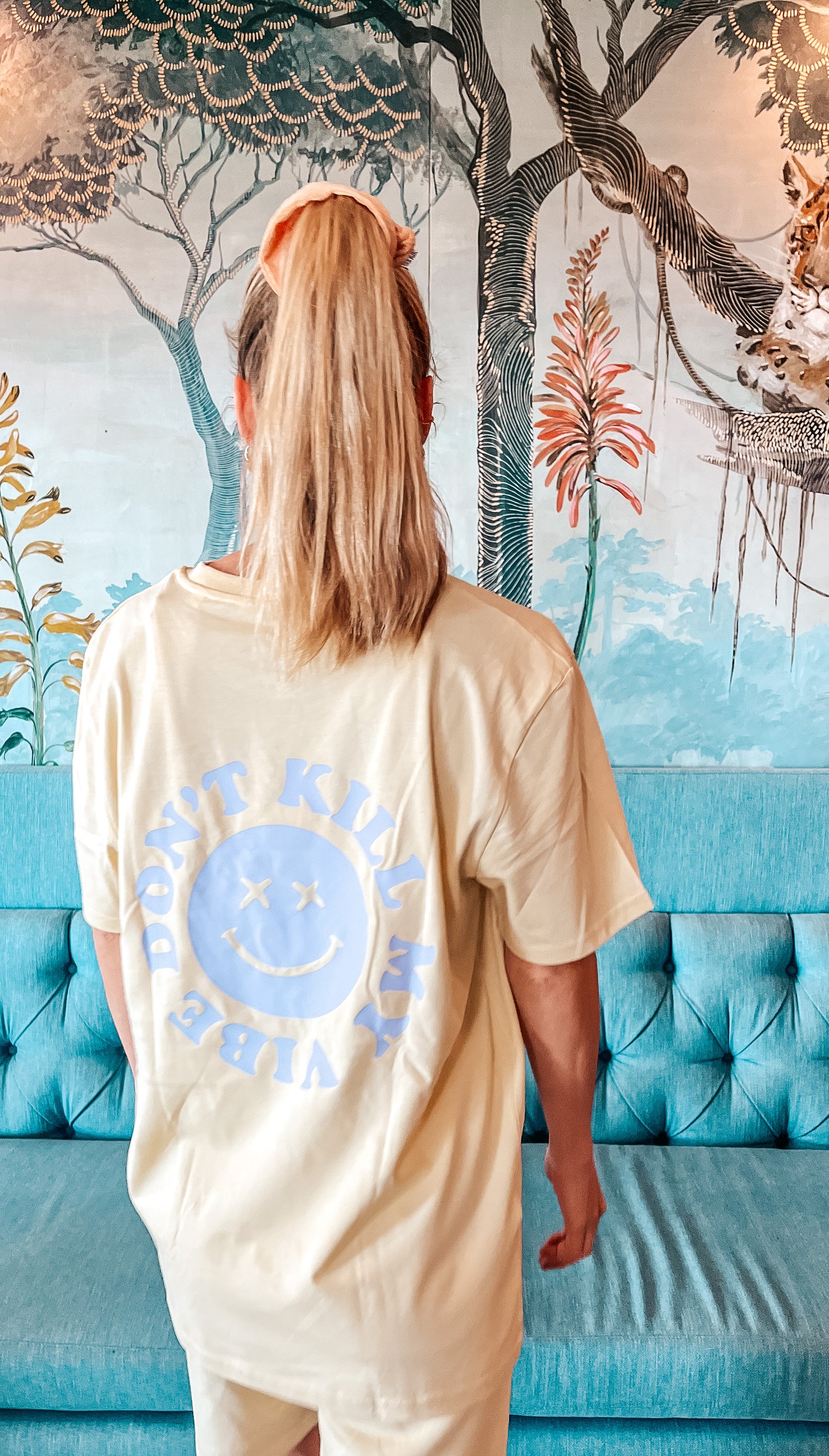 Unisex T-Shirt "don’t kill my Vibe" (Print ist Lila)