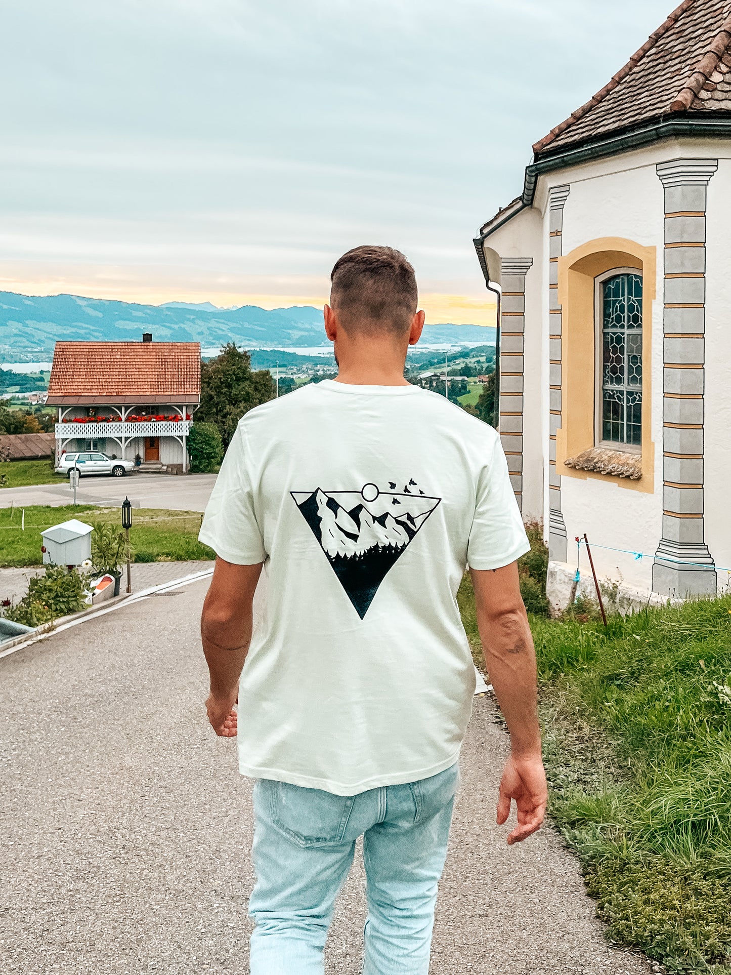 Unisex T-Shirt "Mountain Vibe"