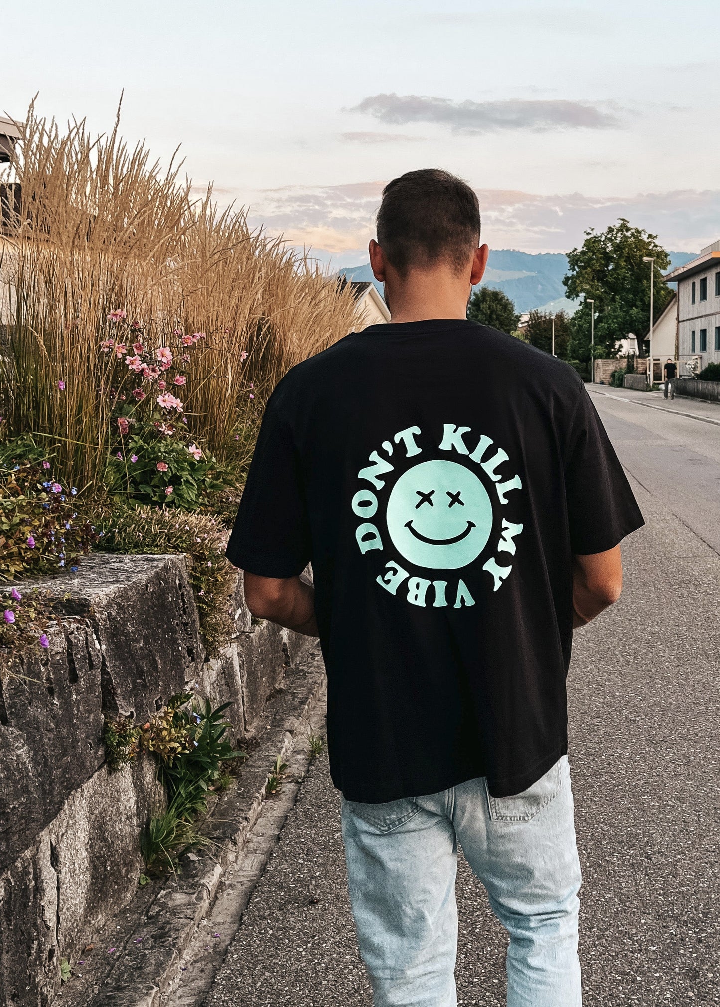 Unisex Relaxed T-Shirt “don’t kill my vibe” (Print ist Mint)